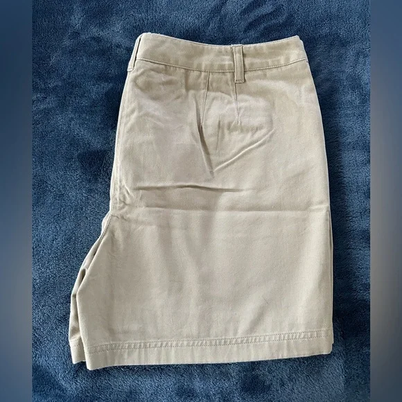 Ann Taylor Loft Khaki Front-Pocket Shorts | Size 14 - Picture 5 of 6